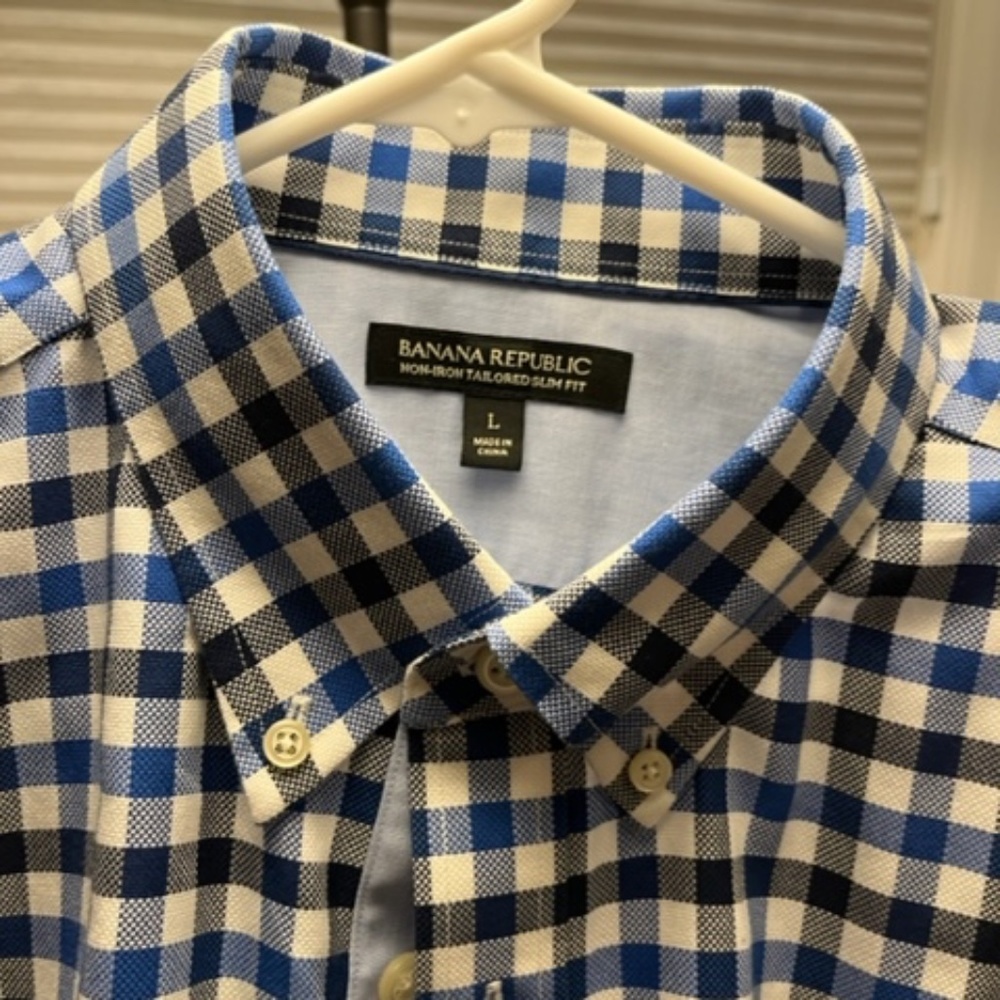 Banana Republic Men's no iron shirt, Large